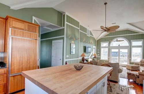 Brigands' Bay House | Pair A Dice | Canalfront | Frisco | Sleeps 8