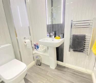 Paisley Apartment | Paisley Central Apartment #2