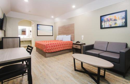 Spring Branch West Hotel | Palace Inn Beltway 8 & Westview