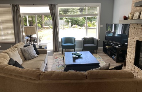 Regional District of Nanaimo House | Palatial 3bdrm/2bath Rancher in Qualicum Beach