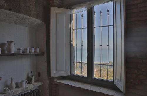 Roseto degli Abruzzi Apartment | Palazzo Antico nella piazza di Montepagano