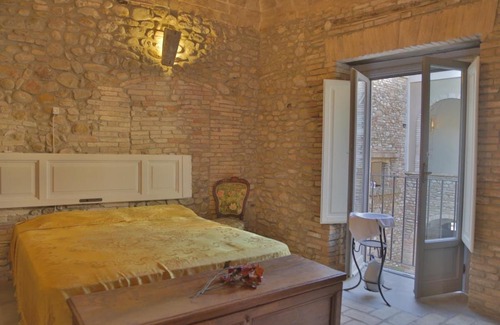 Roseto degli Abruzzi Apartment | Palazzo Antico nella piazza di Montepagano