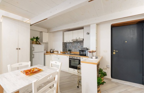 Montecalvario Apartment | Palazzo della Porta - Via Toledo 55