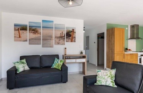 Locquirec House | Palet Breton by Interhome