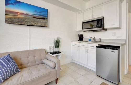 Palm Beach - West Palm Beach Condo | Palm Beach Island Pool Studio 3 Blocks to Beach!