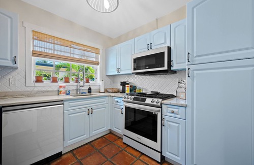 Flamingo Parks House | "Palm Beach Paradise: Cozy 1BR + Pool, Minutes to Everything"