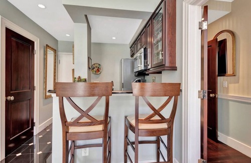 Palm Beach - West Palm Beach Condo | Palm Beach Regency Walk to Beach