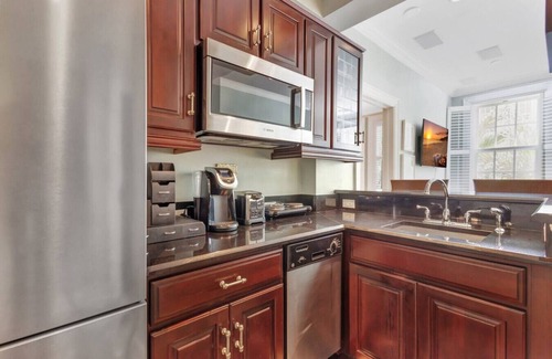Palm Beach - West Palm Beach Condo | Palm Beach Regency Walk to Beach