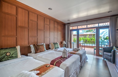Pak Nam Pran Hotel | Palm Beach Resort