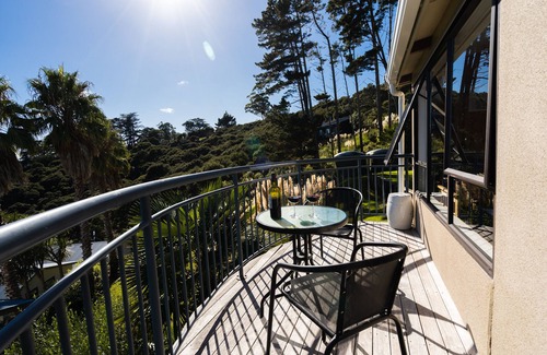 Waiheke Island Cottage | Palm Beach -SupaCute Character Cottage, SKY TV, and Wifi