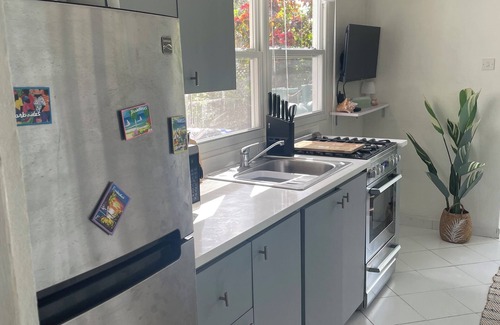Sunset Crest Cottage | Palm Cottage - Sunset Crest, close to the beach and swimming pool