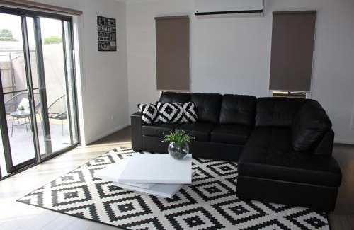 Dromana House | Palm Grove Beach House Dromana