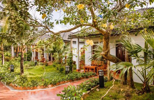 Ong Lang Resort | Palm Hills Resort