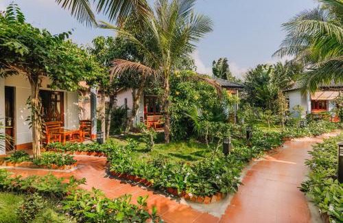 Ong Lang Resort | Palm Hills Resort