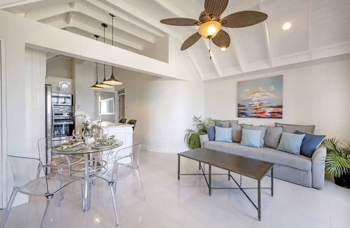 St.Bran's Burg Apartment | Palm JA SCE22 - Elegant 2 BR w/Pool & Ocean View