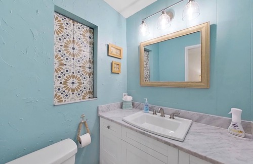 St. Petersburg - Clearwater House | Palm Paradise-Pool Home 10 min from Beach