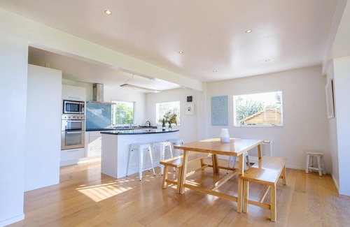 Ostend House | Palm Ridge near Onetangi & Palm Beach - Palm Ridge is a very well presented near new 4 bedroom holiday accommodation sitting on the ridge-line overlooking beautiful Palm Beach and way beyond. The views are stunning. This lovely, North facing, very w