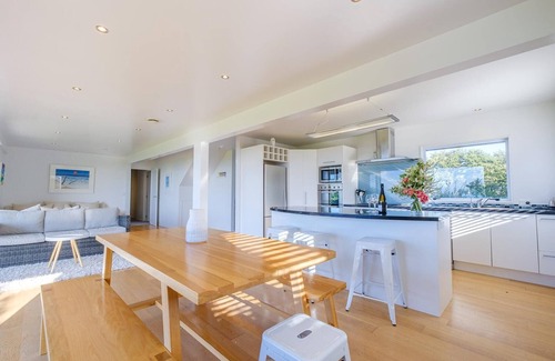 Ostend House | Palm Ridge near Onetangi & Palm Beach - Palm Ridge is a very well presented near new 4 bedroom holiday accommodation sitting on the ridge-line overlooking beautiful Palm Beach and way beyond. The views are stunning. This lovely, North facing, very w