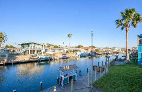 Palm Harbor House | Palm Tiki