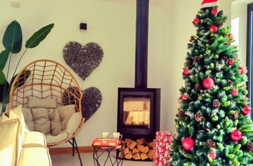 Stenalees Villa | Palma Villa Unique New Build Enjoy Christmas Tree