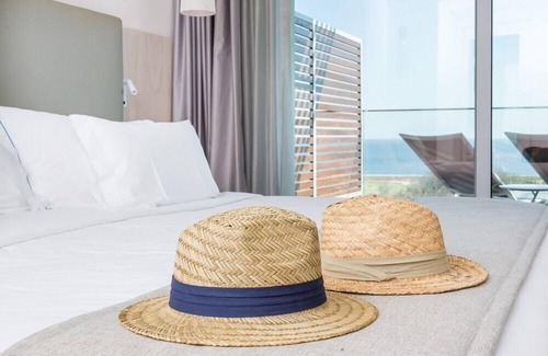 Meia Praia Hotel | Palmares Beach House Hotel - Adults Friendly