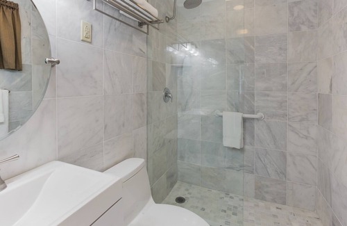 Manchester Center Resort | Palmer House Resort - Deluxe King Bed 1