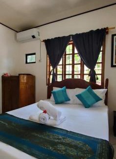 Basdiot House | Palmera Palma Private 1-BR Bungalow in Moalboal