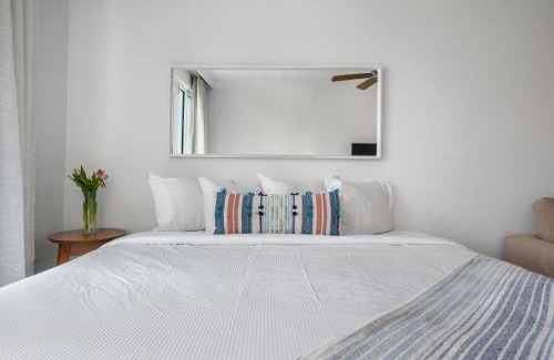Puerta de Tierra Apartment | Palmera View Studio - Waterfront studio in the heart of San Juan