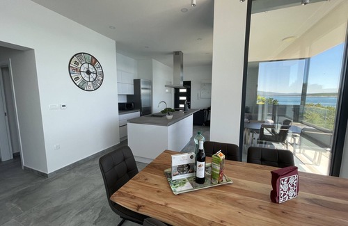 Maslenica Apartment | Palms & Beach Maslenica - right by the sea with jetty