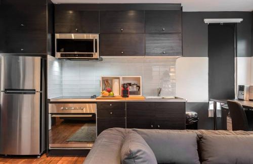 Community Center House | Palo Alto Cottage by Stanford & Tech Companies