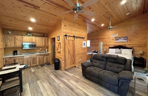 Jones Mills Cabin | Pam's Treehouse Cabin #1