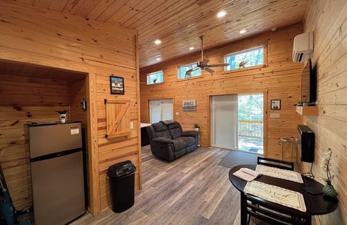Jones Mills Cabin | Pam's Treehouse Cabin #1