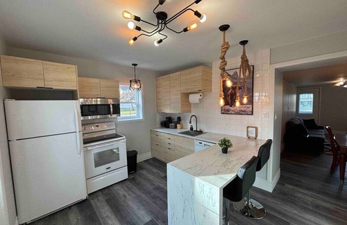 Quartier 5-4 Apartment | Panache Royale 3.
