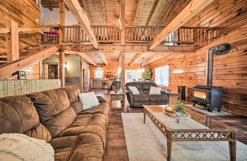 Niobe Cabin | Panama Cabin on 36 Acres w/Hot Tub & Trails!