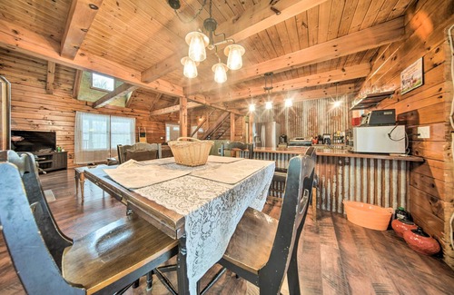 Niobe Cabin | Panama Cabin on 36 Acres w/Hot Tub & Trails!