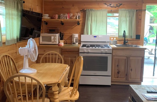 Inlet Cabin | Panda Bear Cabin at The Bears Cottages