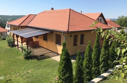 Pannonhalma Apartment | Panoráma Apartman Ház