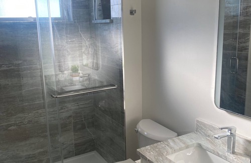 Surrey Newton House | Panorama ridge suite
