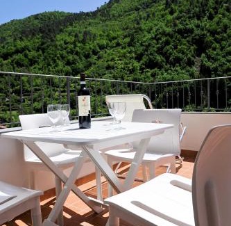 Pigna Apartment | Panoramic Apartment with Balcony and Terrace