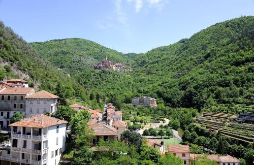 Pigna Apartment | Panoramic Apartment with Balcony and Terrace