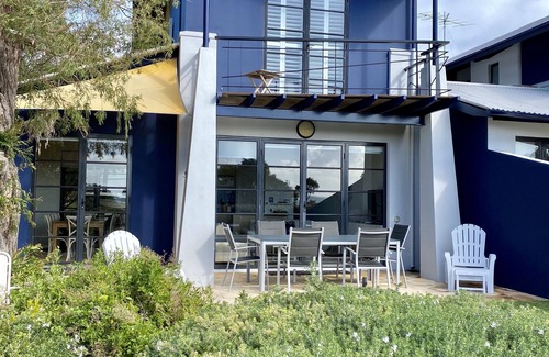 Dunsborough Villa | Panoramic Bay Views - Pet friendly & only a 5 minute stroll to town