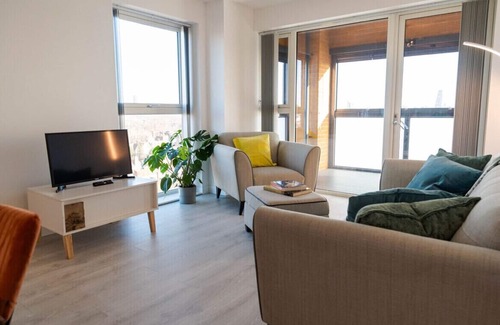 East Acton Apartment | Panoramic Flat London