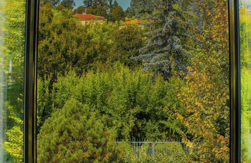 Moncalieri House | Panoramic in the Hillside surrounded by greenery