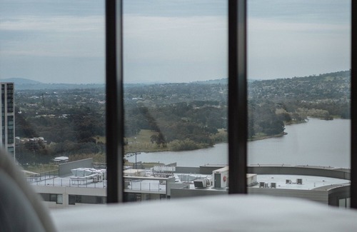 Belconnen Apartment | Panoramic Lake View 2-Bed with Pool, Gym and BBQ