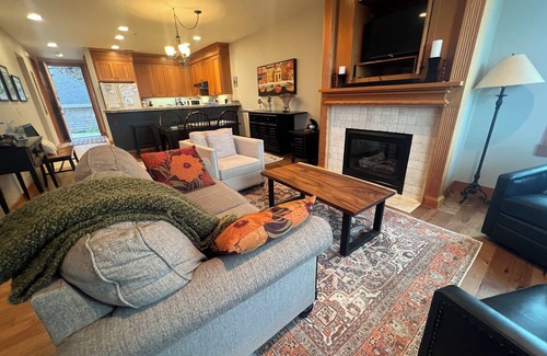 Seaside Condo | Panoramic Ocean Views on the Cliffs at Whalers Point Condominiums (Sleeps 4)