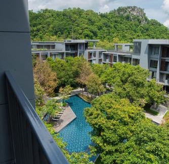 Phaya Yen Apartment | Panoramic Pool at The Valley