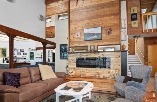 Northwest Portland House | Panoramic River and Territorial Views From Enormous Deck, BBQ, Next to Forest Park