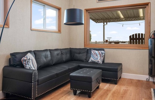 Northwest Portland House | Panoramic River and Territorial Views From Enormous Deck, BBQ, Next to Forest Park