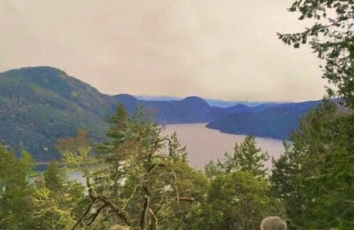Malahat Apartment | Panoramic Suite – Breathtaking Fjord View, Summit House.
