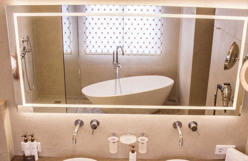 Lech am Arlberg Hotel | Panoramic suite with balcony - Hotel Kristberg